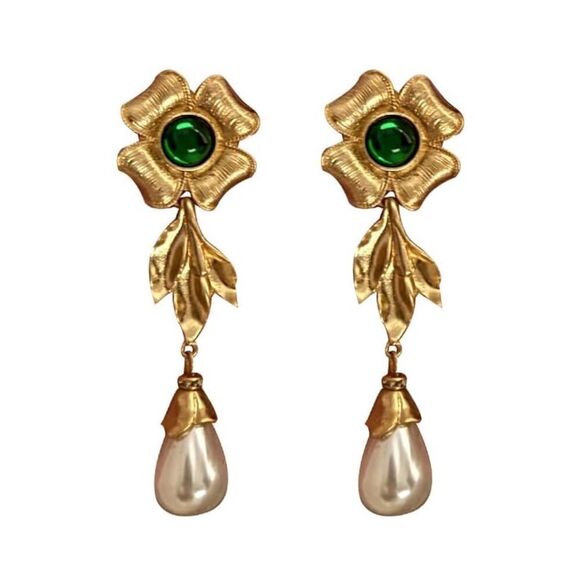 Zara Jewelry - Gold flower dangle earrings N175